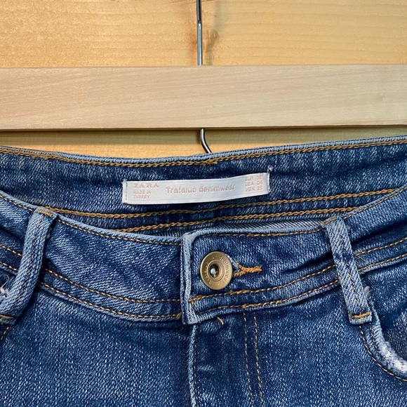 Zara jeans with floral embroidery - Picture 5 of 7